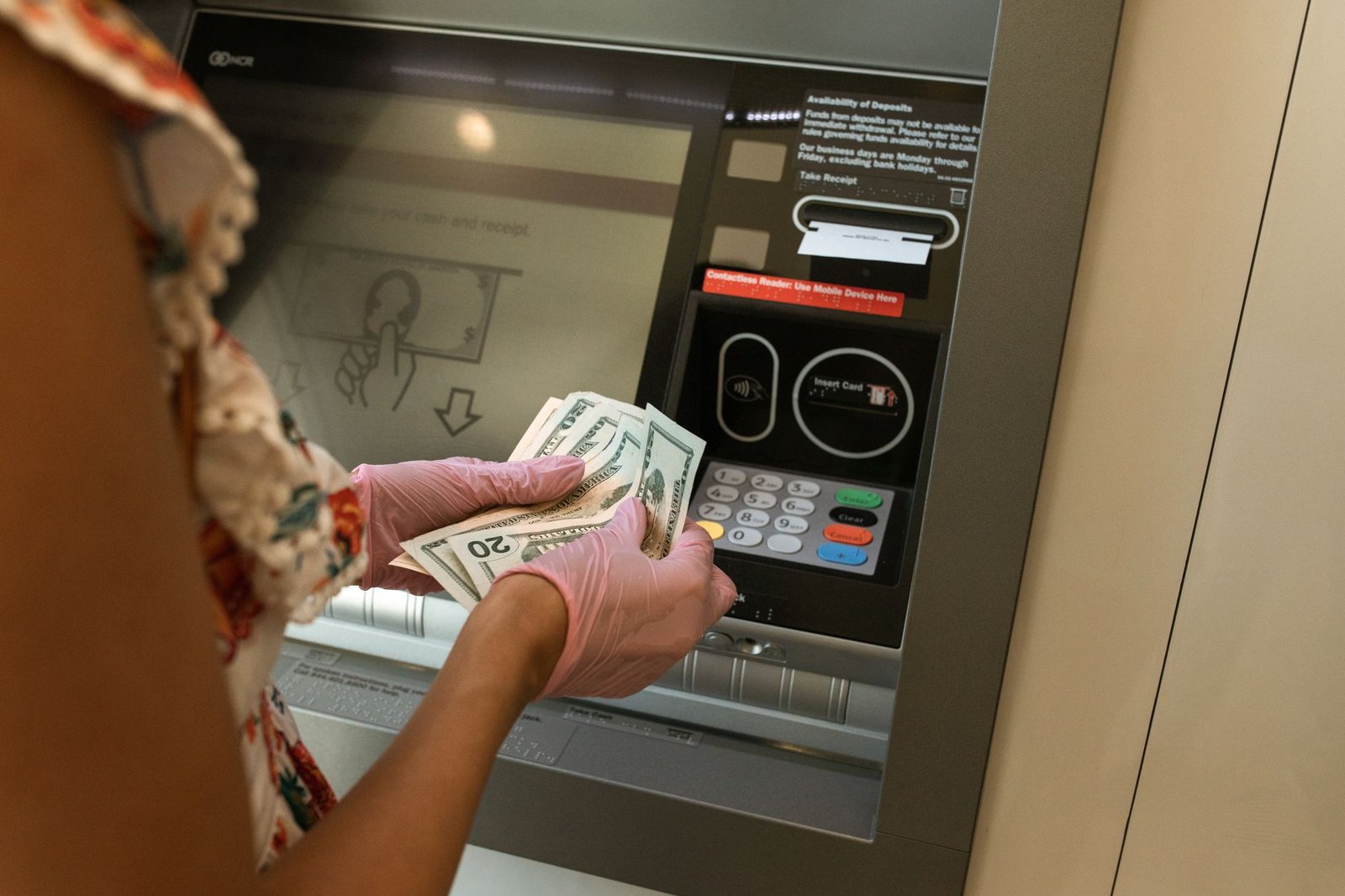 Снятие наличных в банкомате — с картой BIDV доступны тысячи ATM по стране