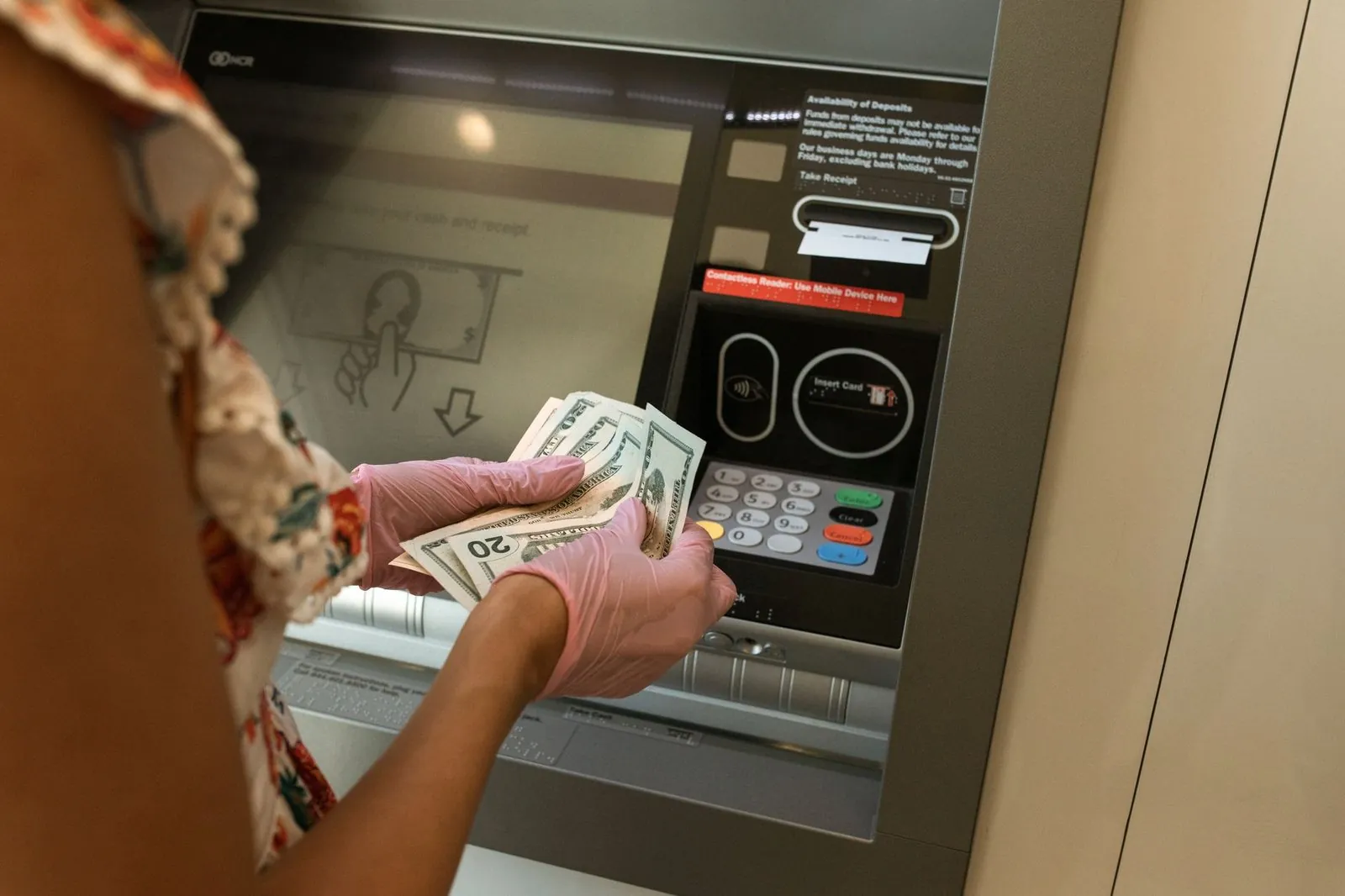 Снятие наличных в банкомате — с картой BIDV доступны тысячи ATM по стране