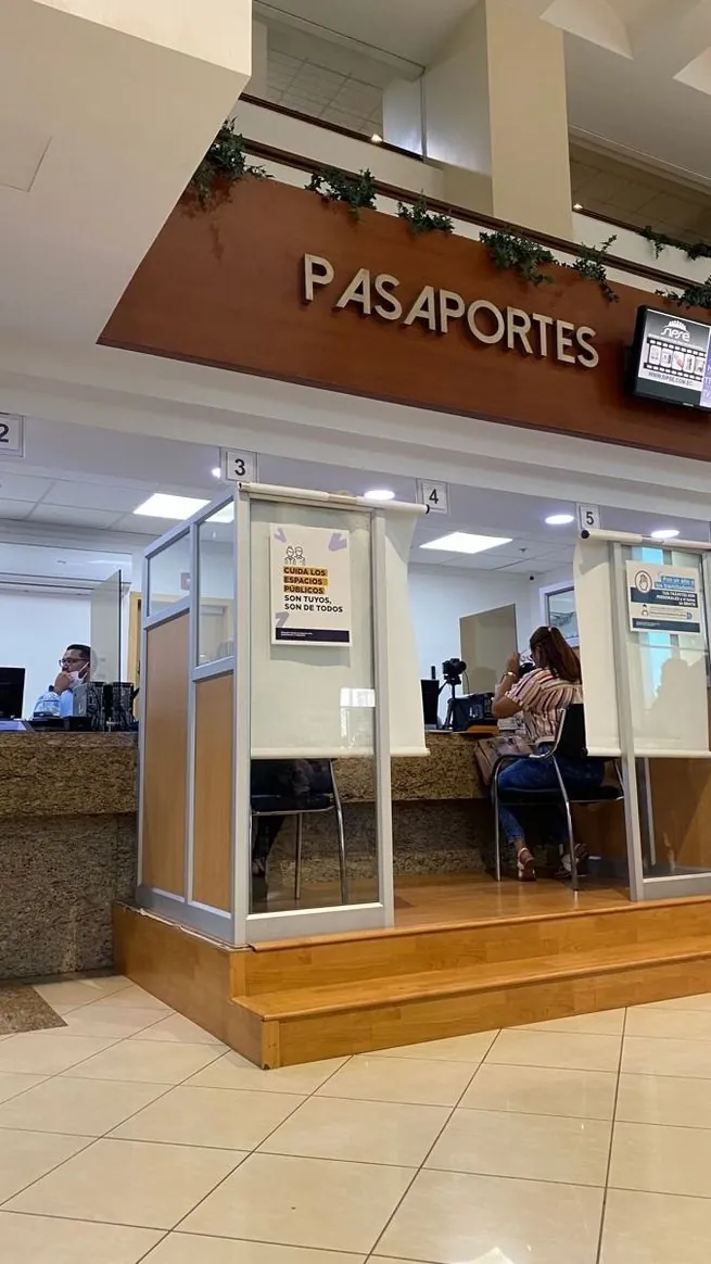 стойки паспортного контроля в правительственном учреждении