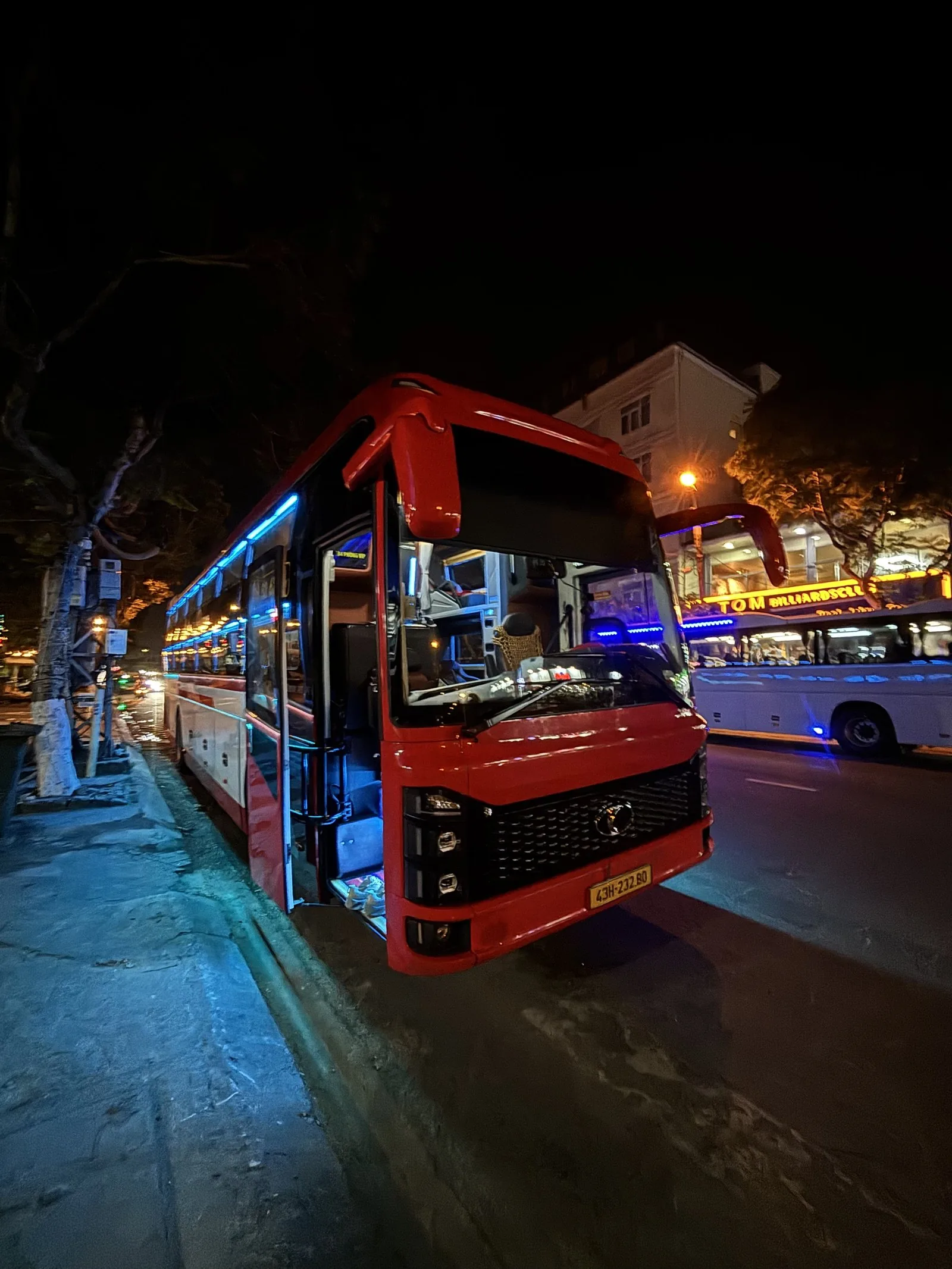 Best Bus sleeper coach at night in Da Nang before the Lao Bao visa run
